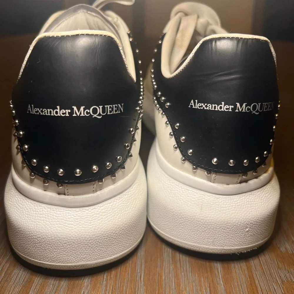 Alexander McQueen White and Black Athletic Shoes Sleek Design - Picture 3 of 11